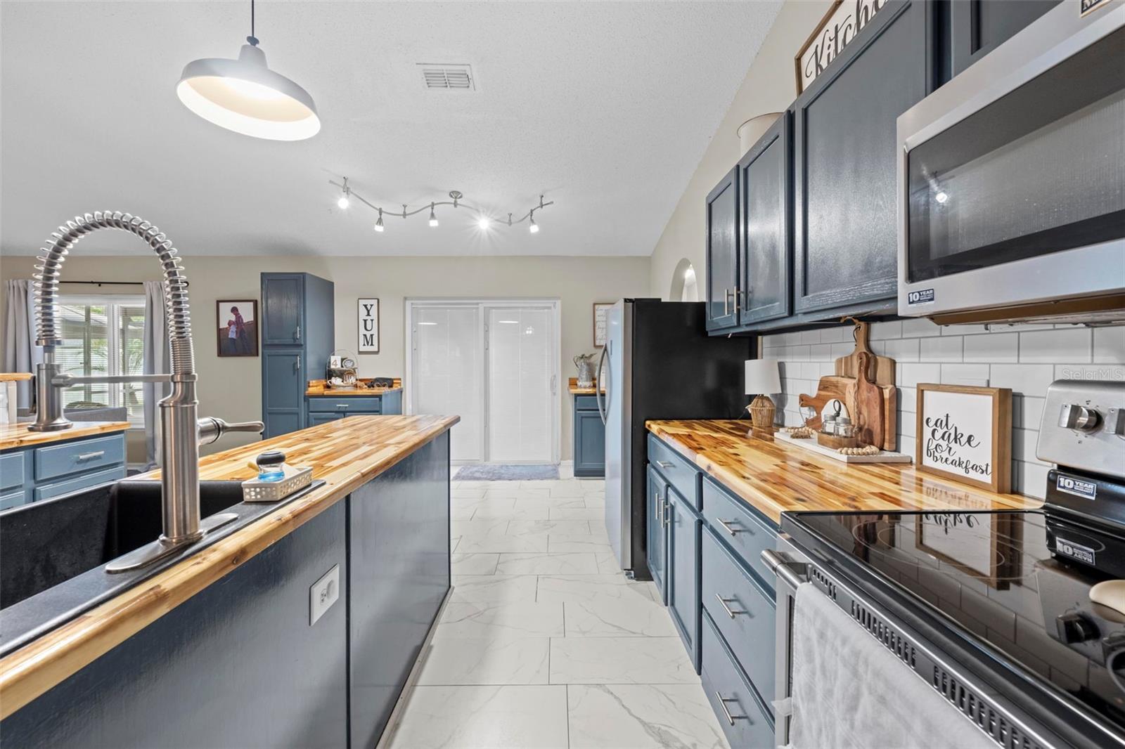 Image 27 of 65 For 880 Rum Place