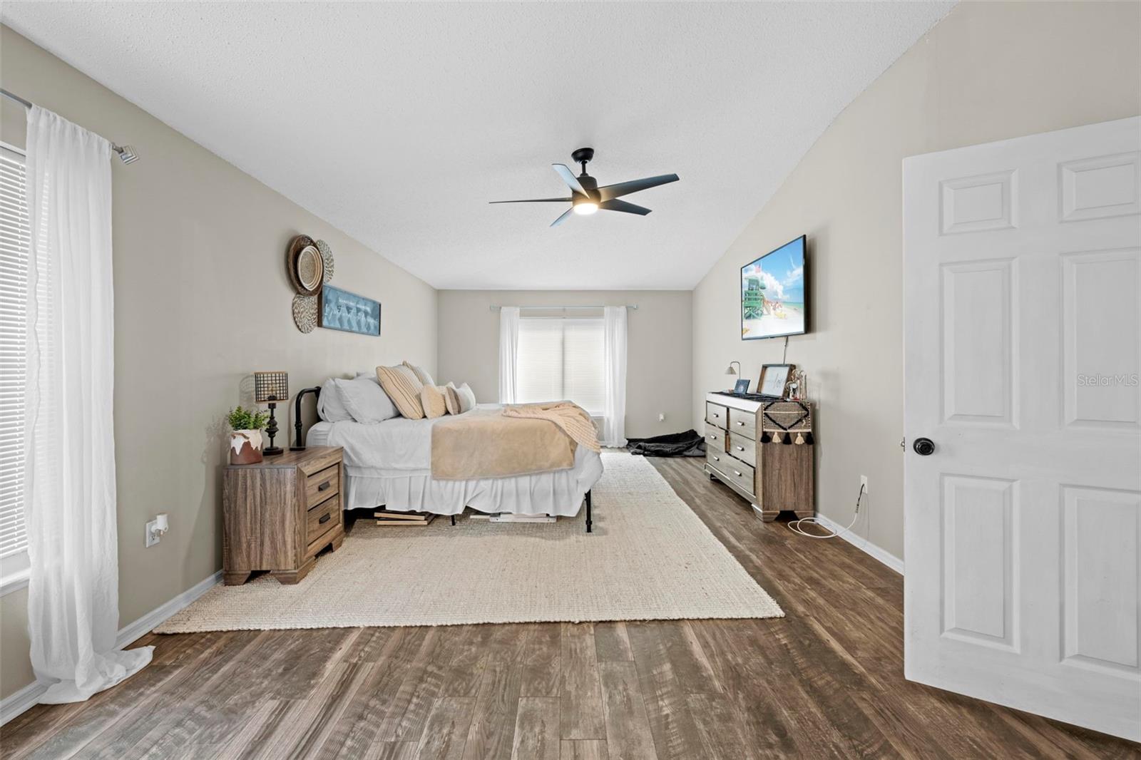 Image 29 of 65 For 880 Rum Place