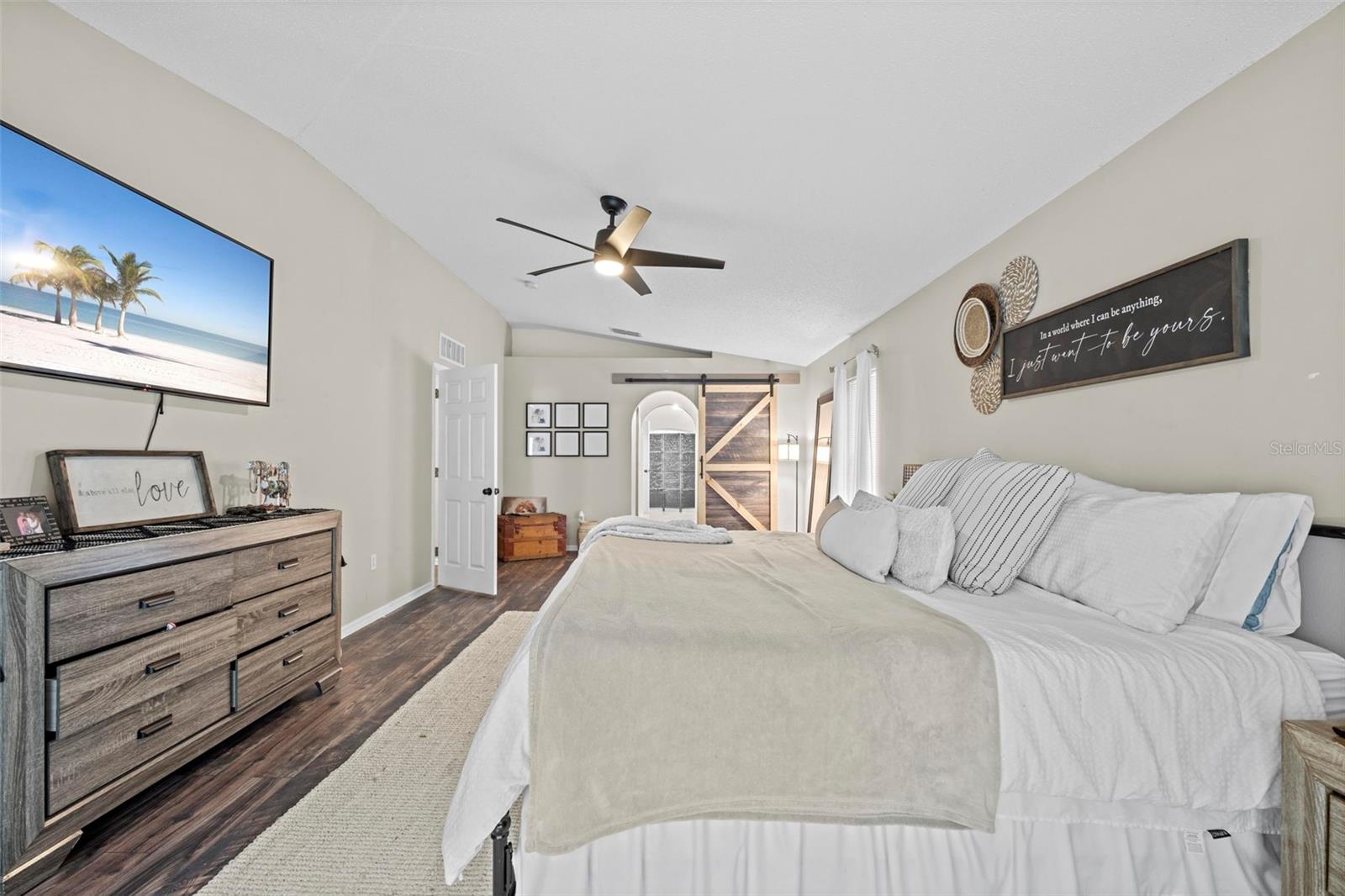 Image 30 of 65 For 880 Rum Place