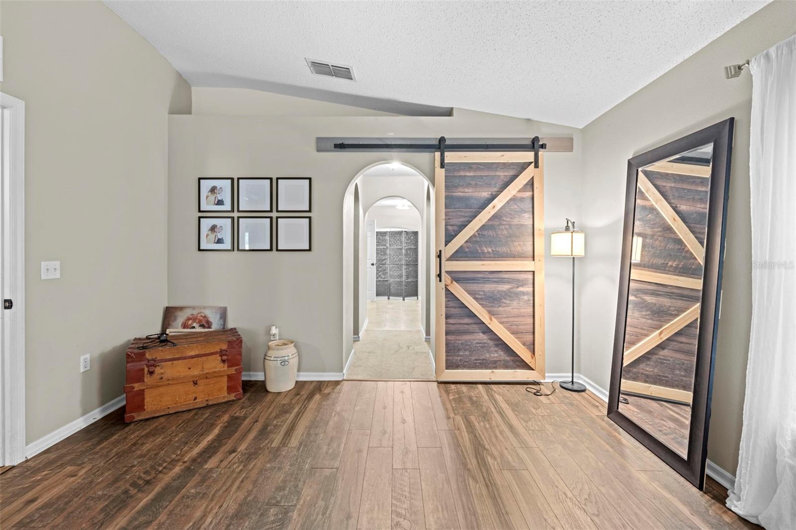 Image 31 of 65 For 880 Rum Place