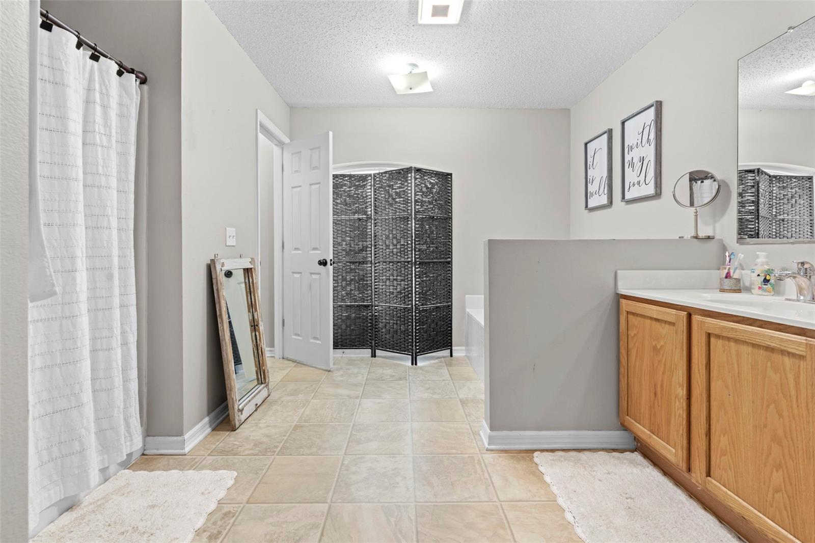 Image 32 of 65 For 880 Rum Place