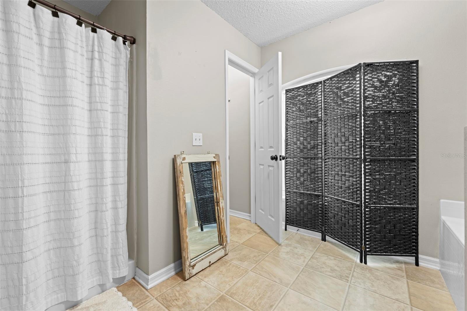 Image 34 of 65 For 880 Rum Place