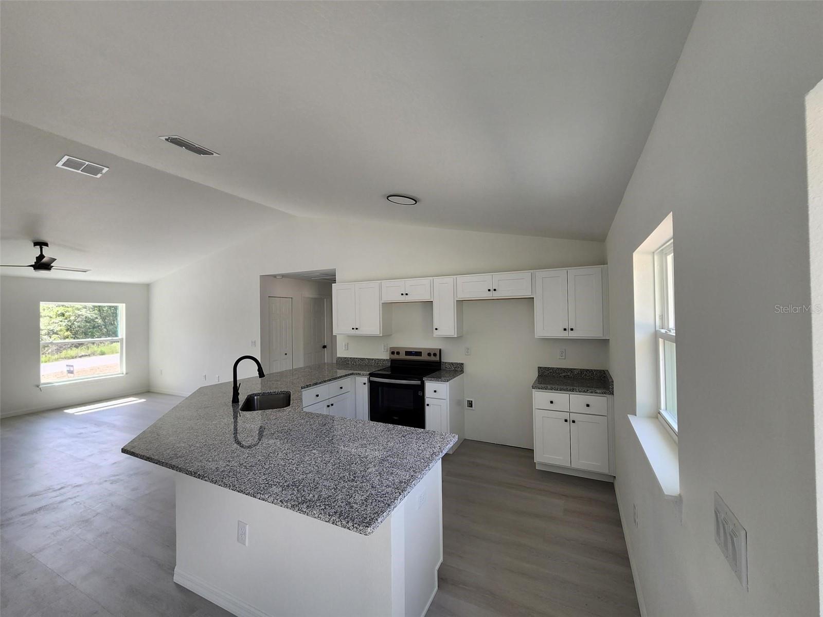 Image 6 of 35 For 11370 123rd Avenue