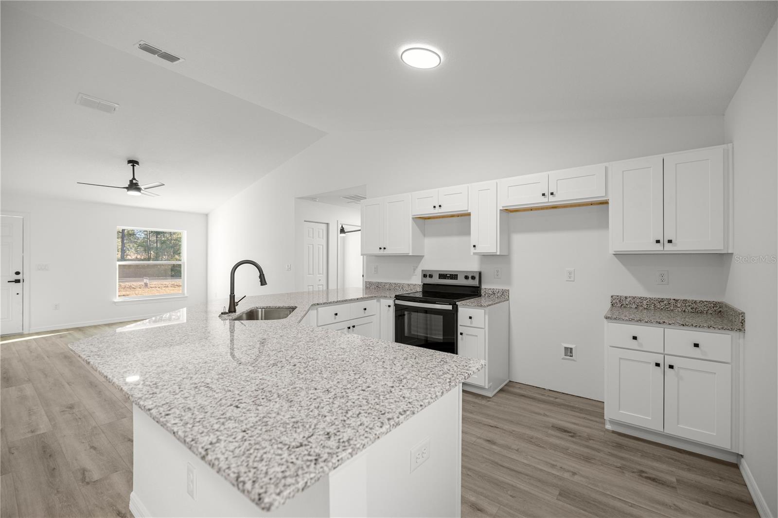 Image 3 of 28 For 11380 123rd Avenue