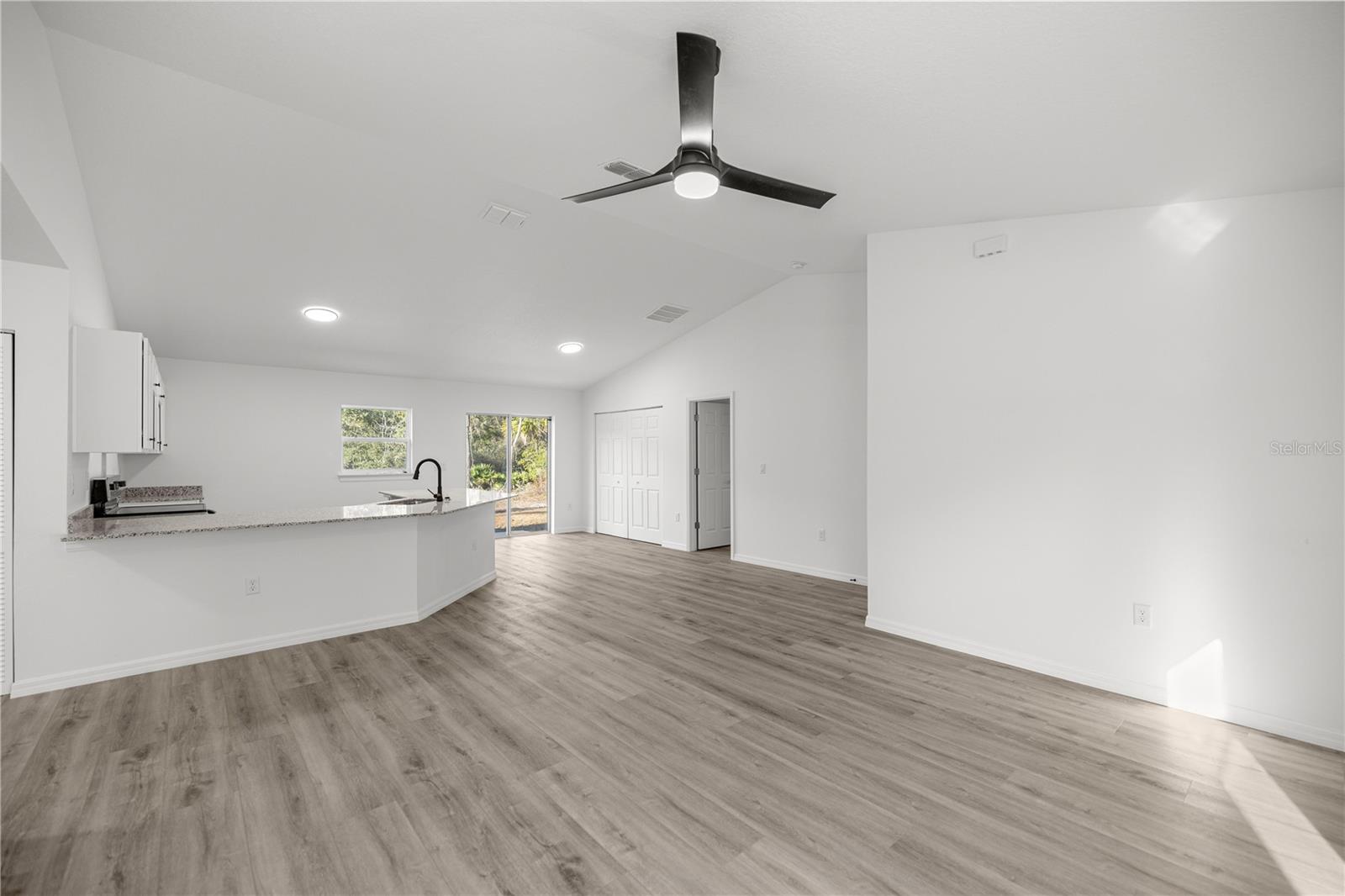 Image 7 of 28 For 11380 123rd Avenue