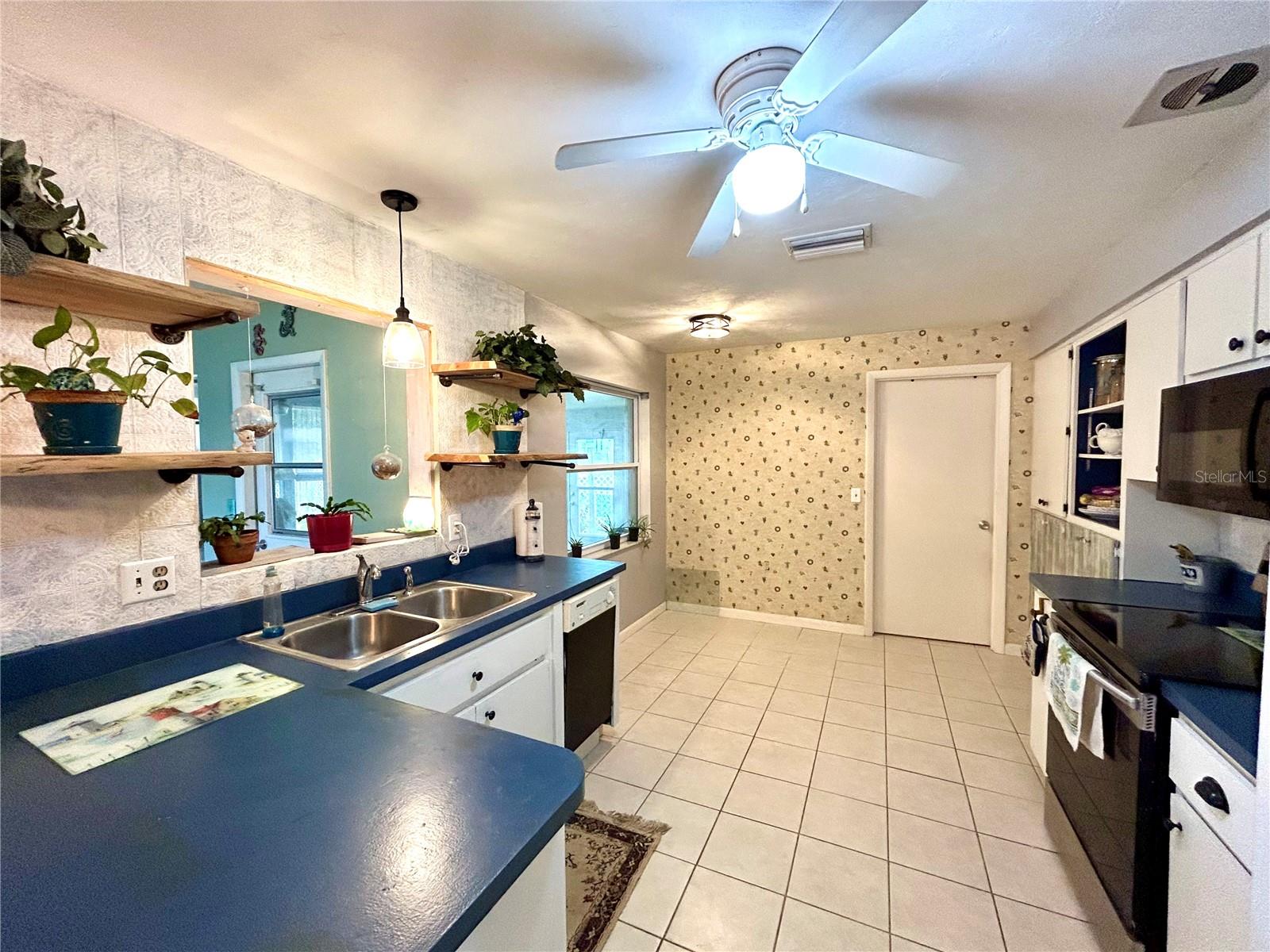 Image 11 of 38 For 521 Jefferson Street