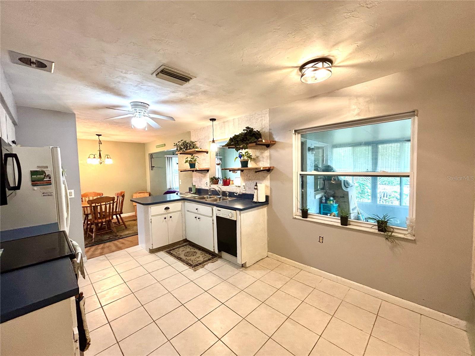 Image 14 of 38 For 521 Jefferson Street