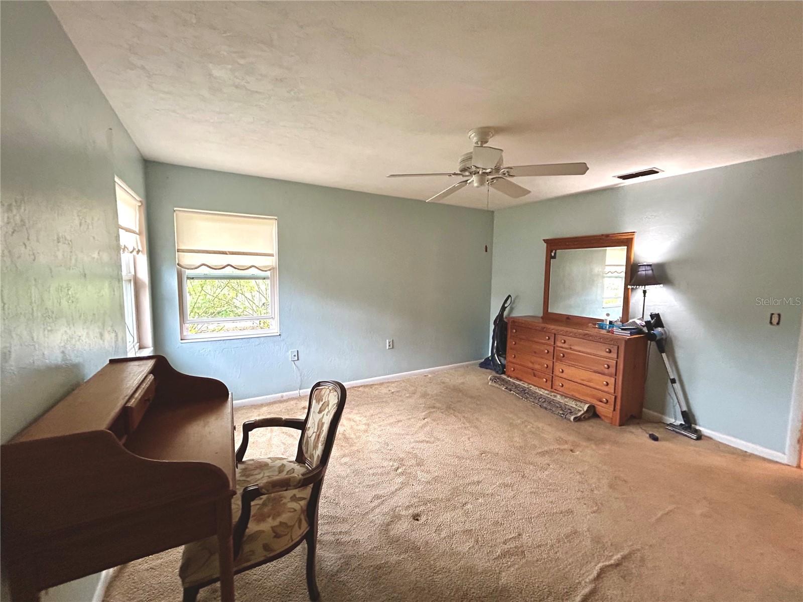 Image 18 of 38 For 521 Jefferson Street