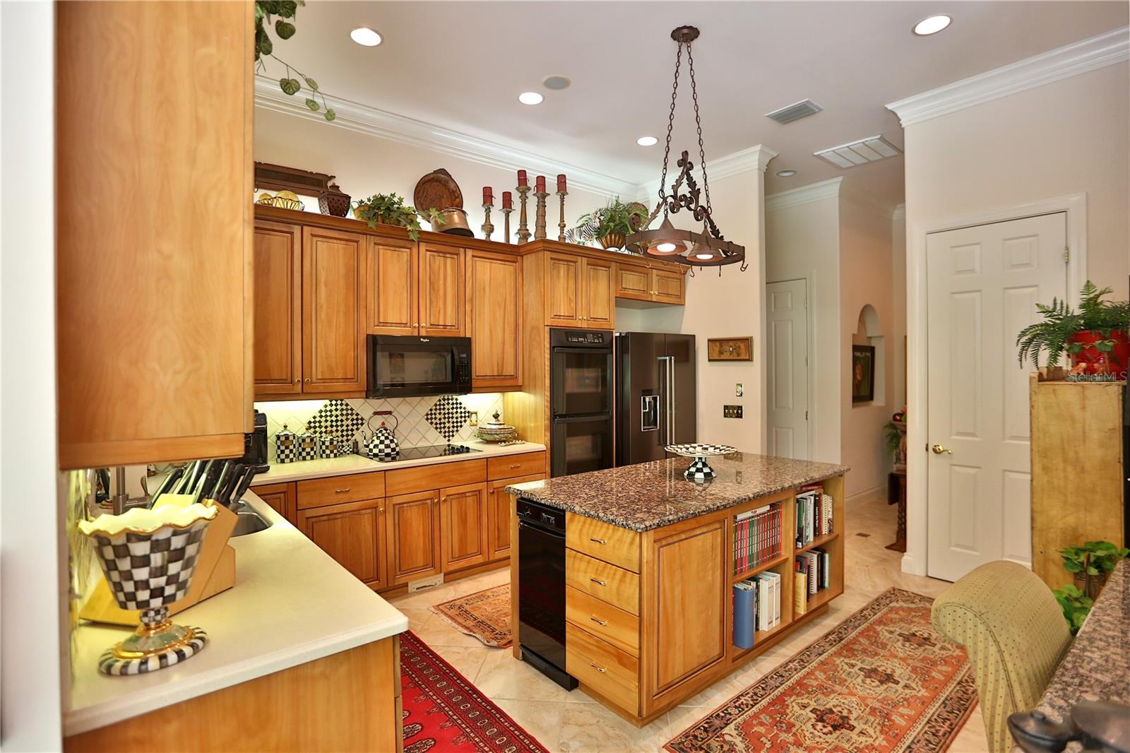 Listing photo id 8 for 1300 43rd Place