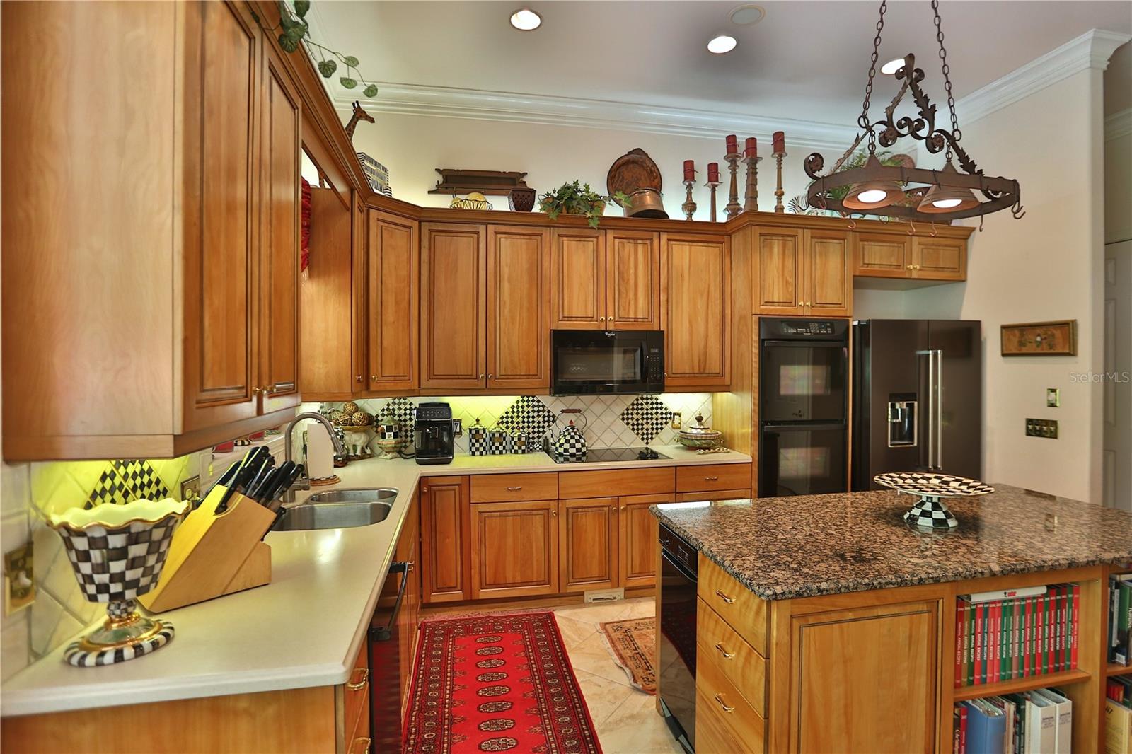 Listing photo id 9 for 1300 43rd Place