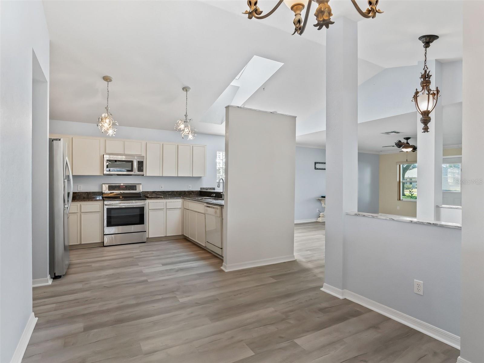 Image 14 of 44 For 17808 115 Court