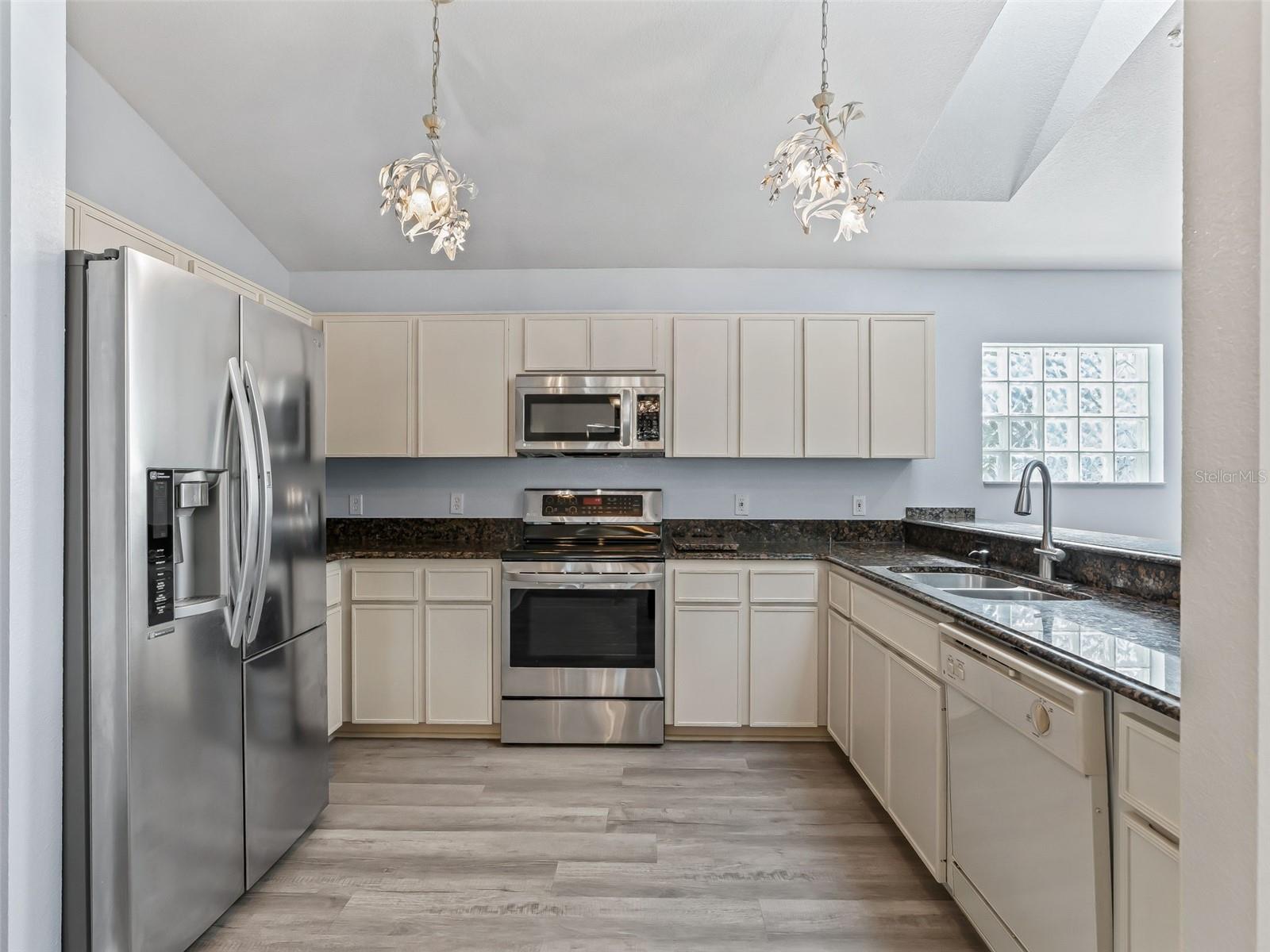 Image 15 of 44 For 17808 115 Court