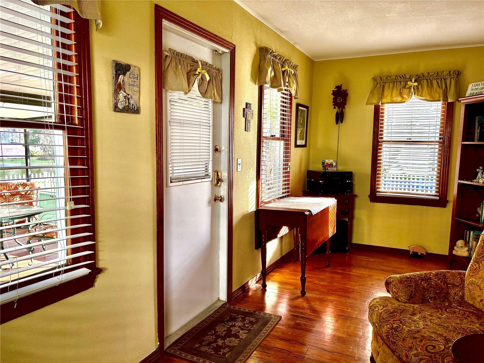 Image 12 of 34 For 28049 Sewickley Street