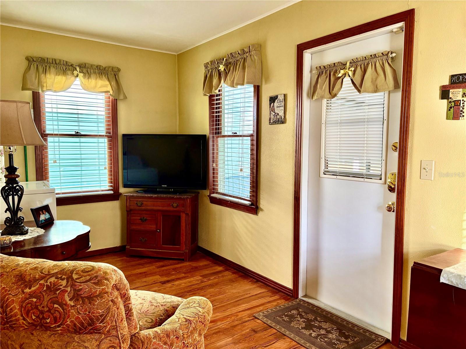 Image 13 of 34 For 28049 Sewickley Street