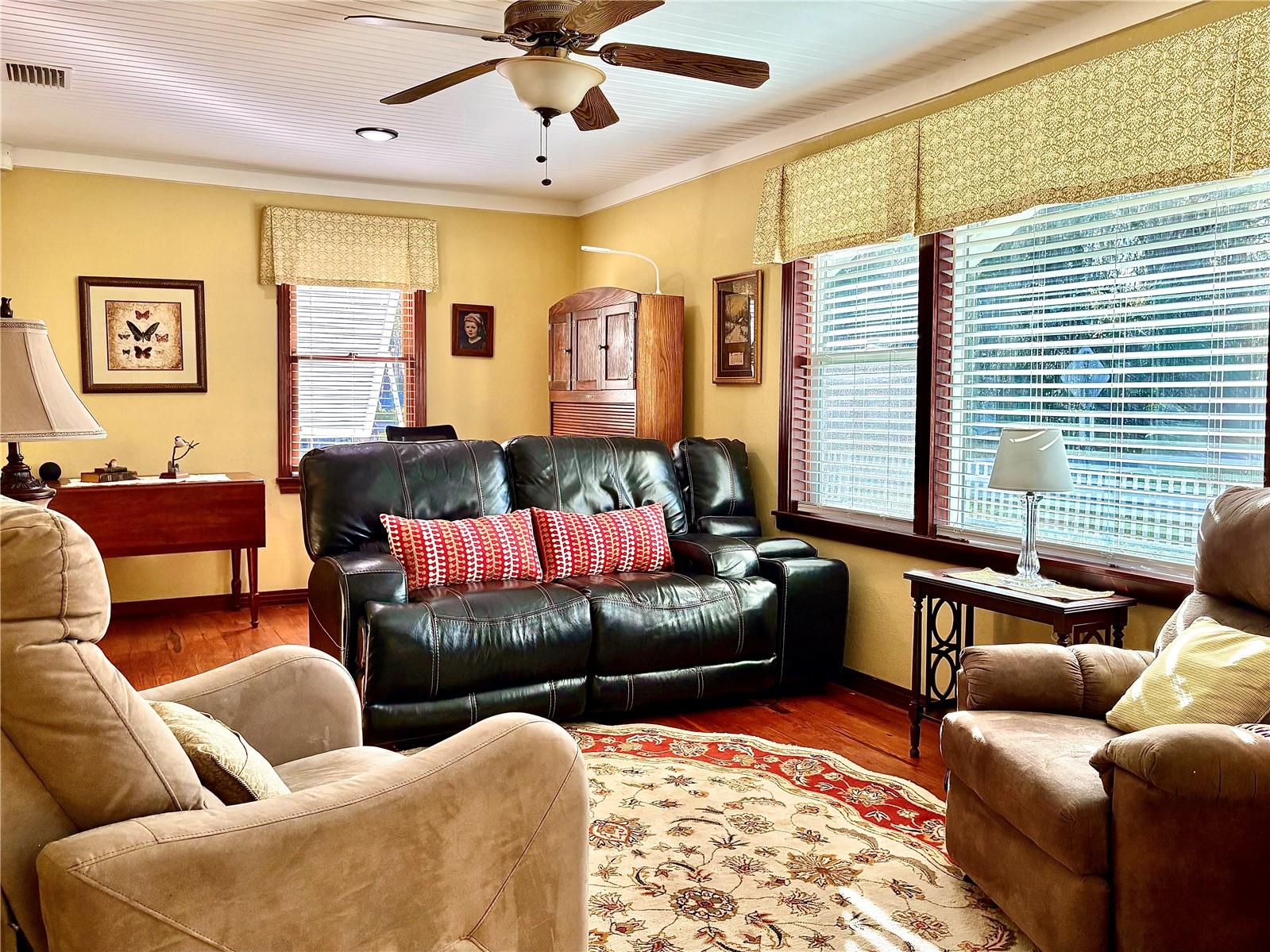 Image 15 of 34 For 28049 Sewickley Street