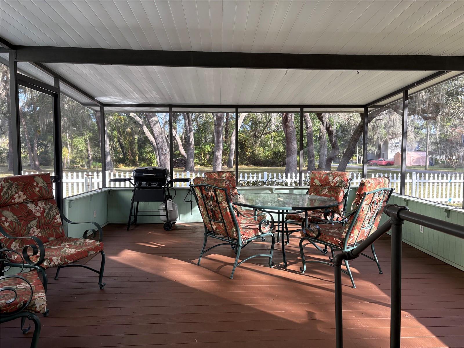 Image 23 of 34 For 28049 Sewickley Street