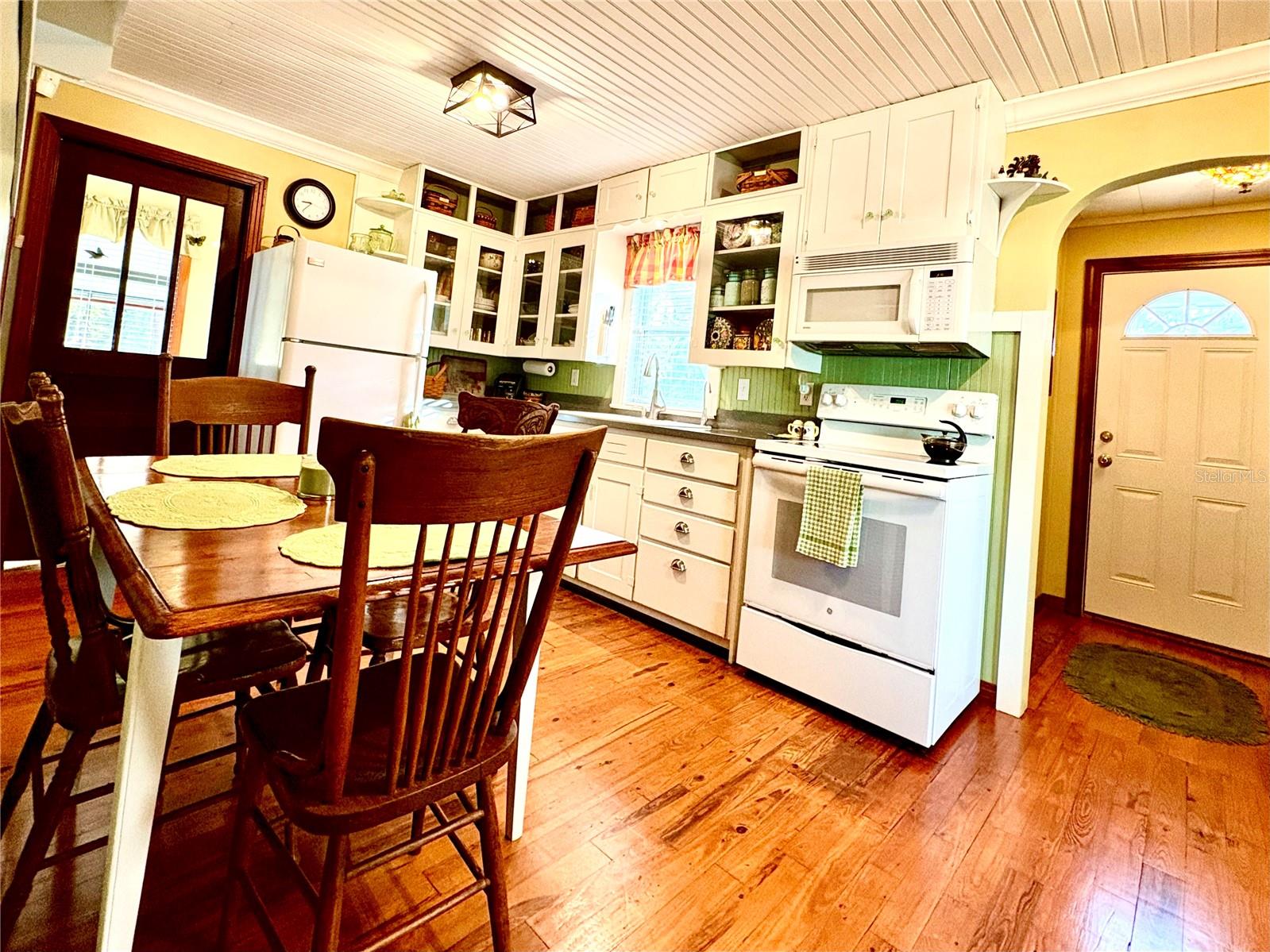 Image 4 of 34 For 28049 Sewickley Street