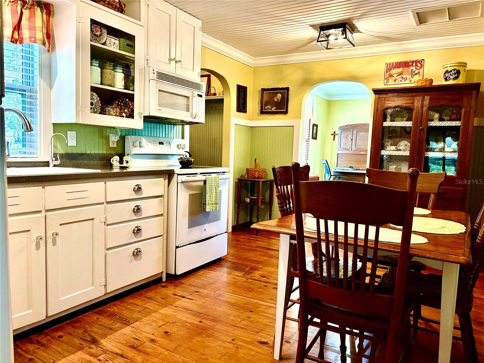 Image 9 of 34 For 28049 Sewickley Street