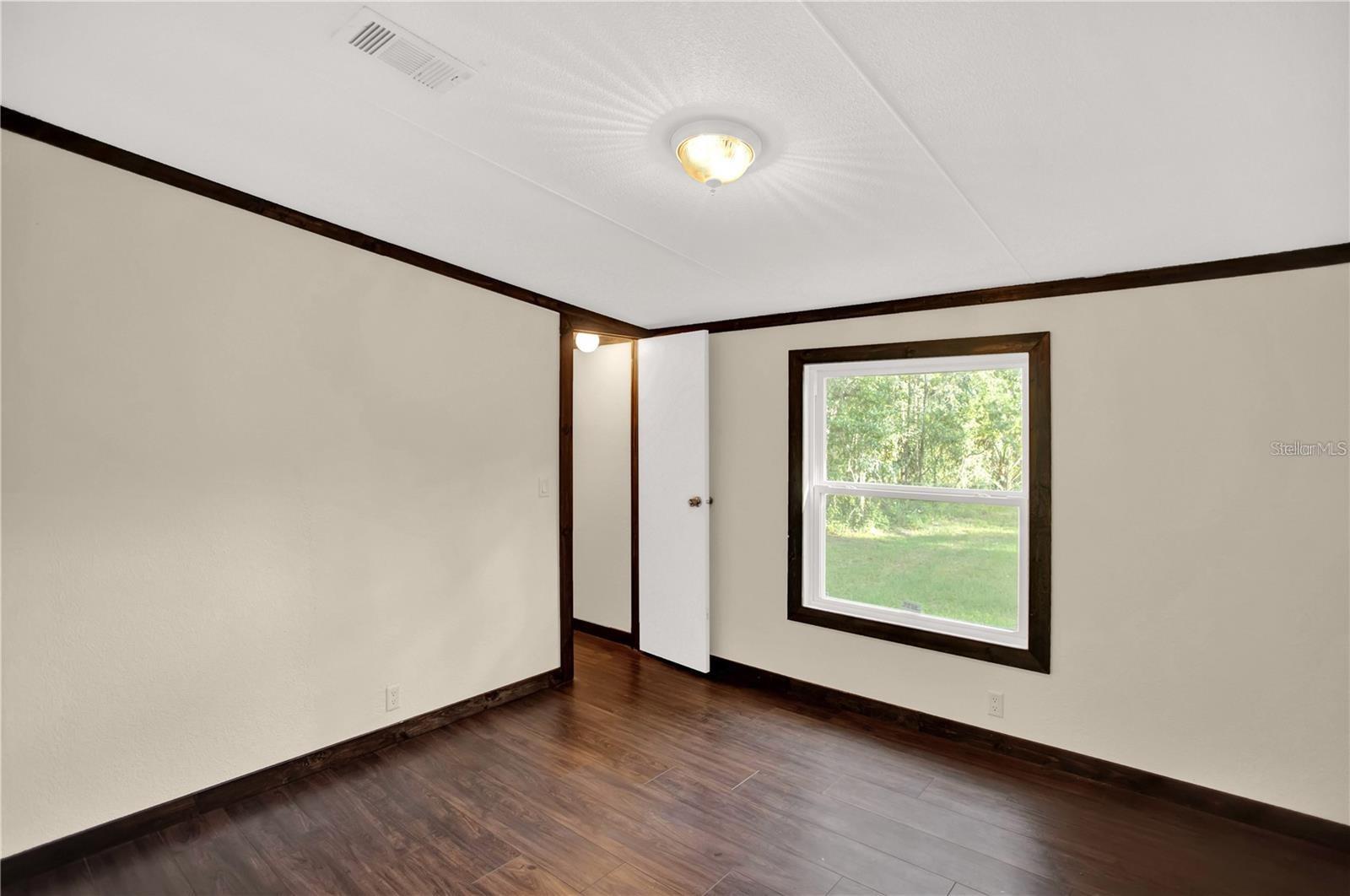 Image 23 of 31 For 10650 190th Street