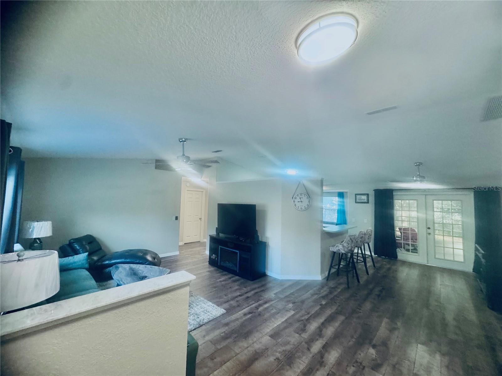 Image 2 of 46 For 6184 100th Loop