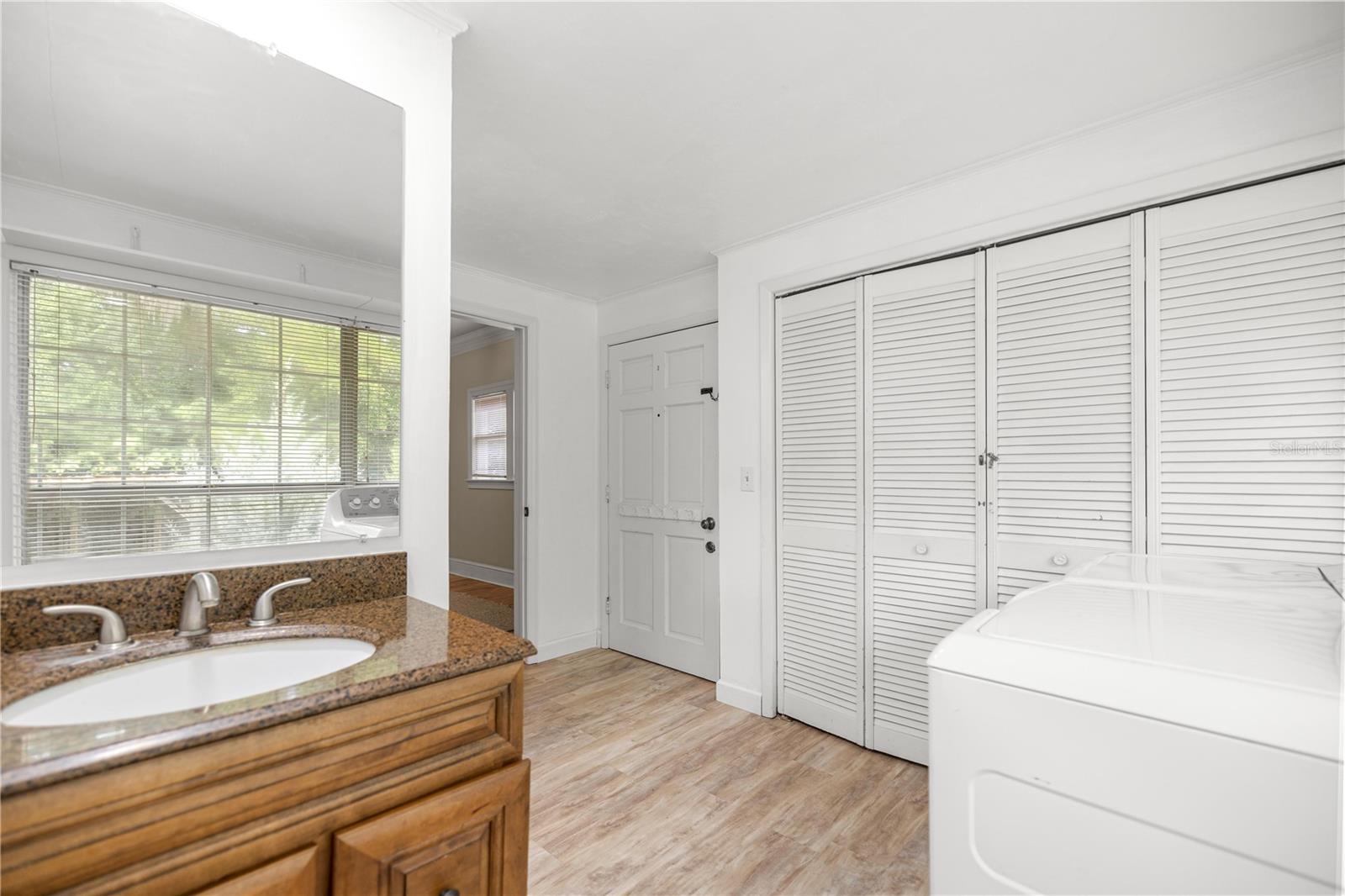 Image 21 of 51 For 5915 Avenue F