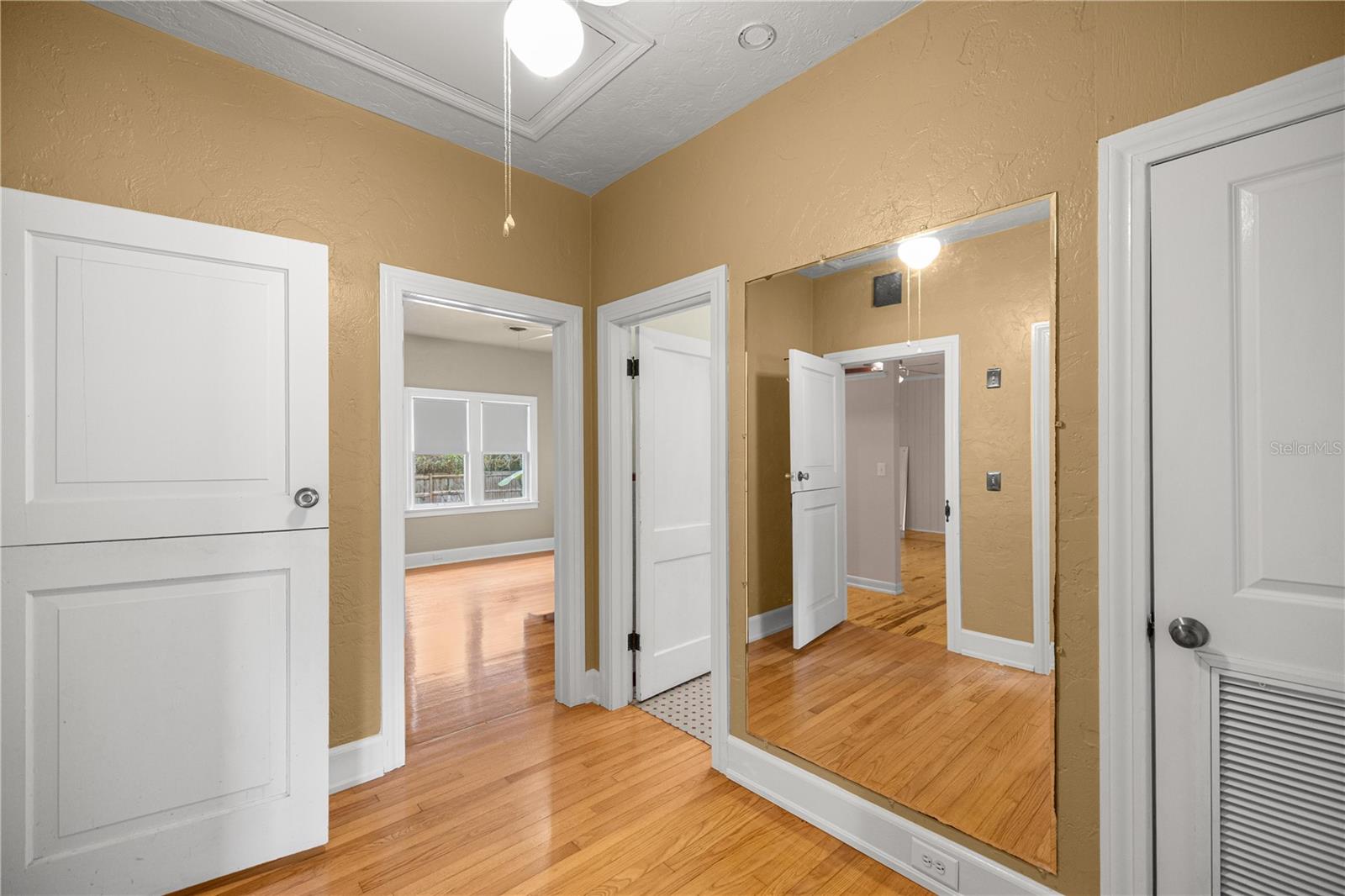 Image 23 of 51 For 5915 Avenue F