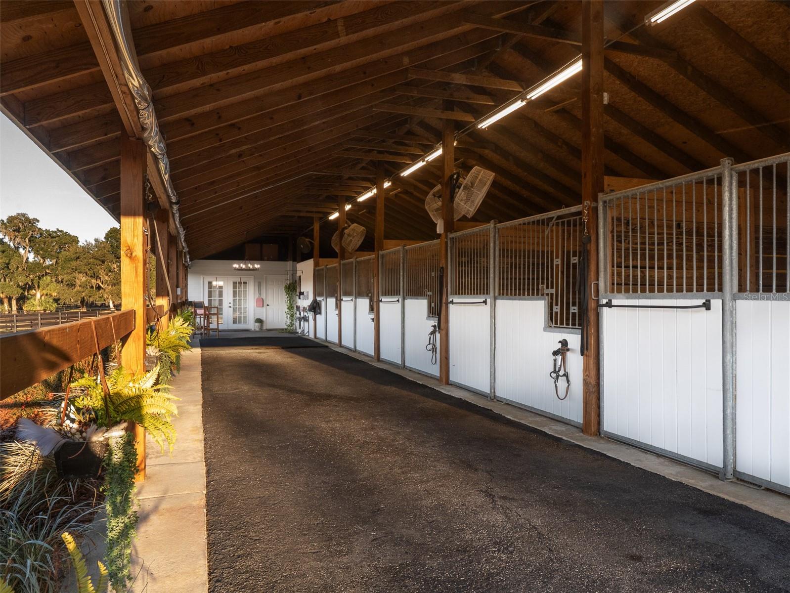 Image 33 of 40 For 14335 Us Highway 441