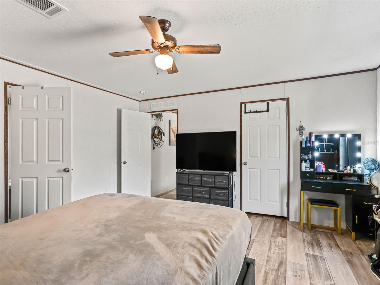 Image 13 of 38 For 16610 53rd Place