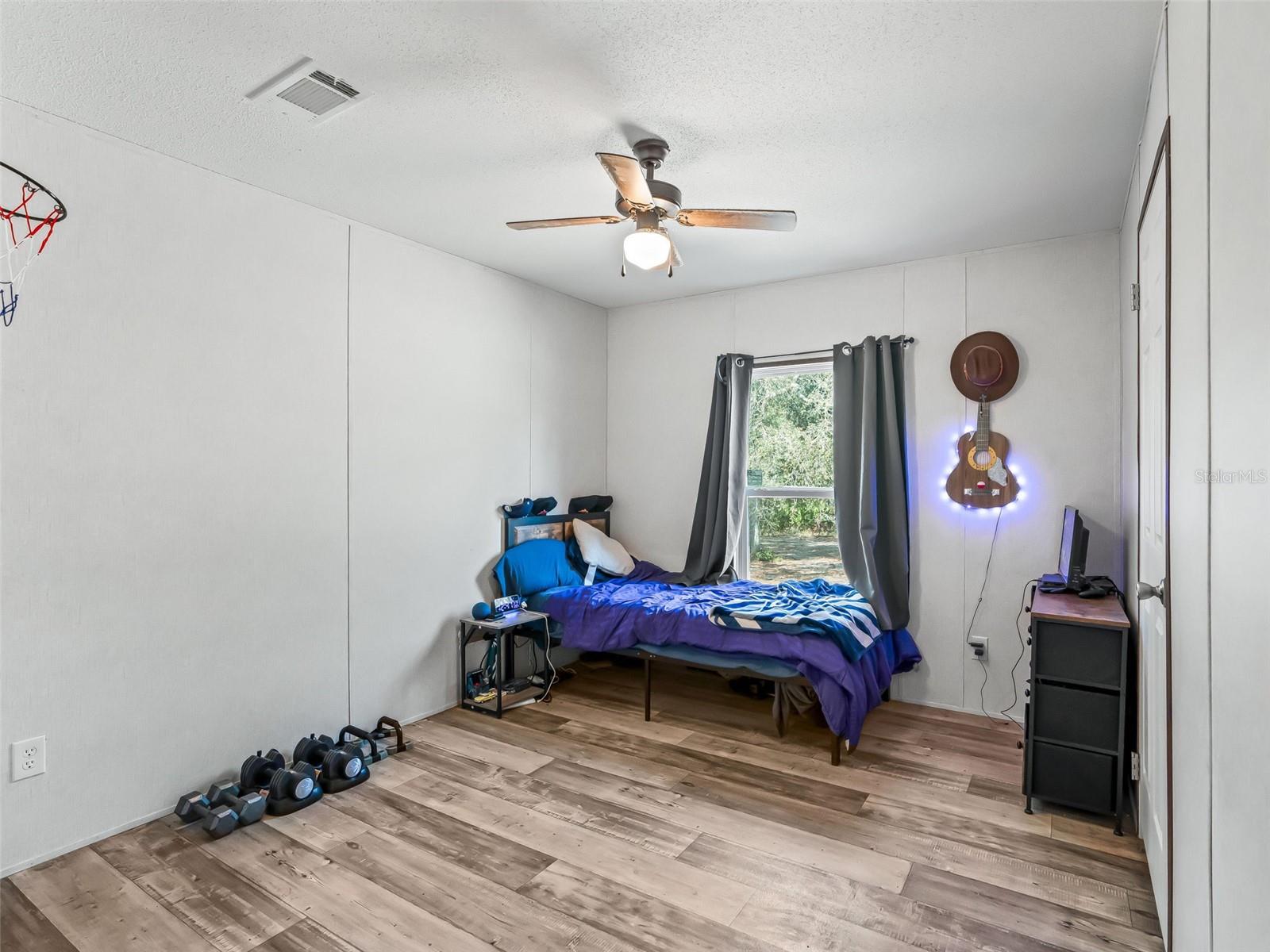 Image 21 of 38 For 16610 53rd Place