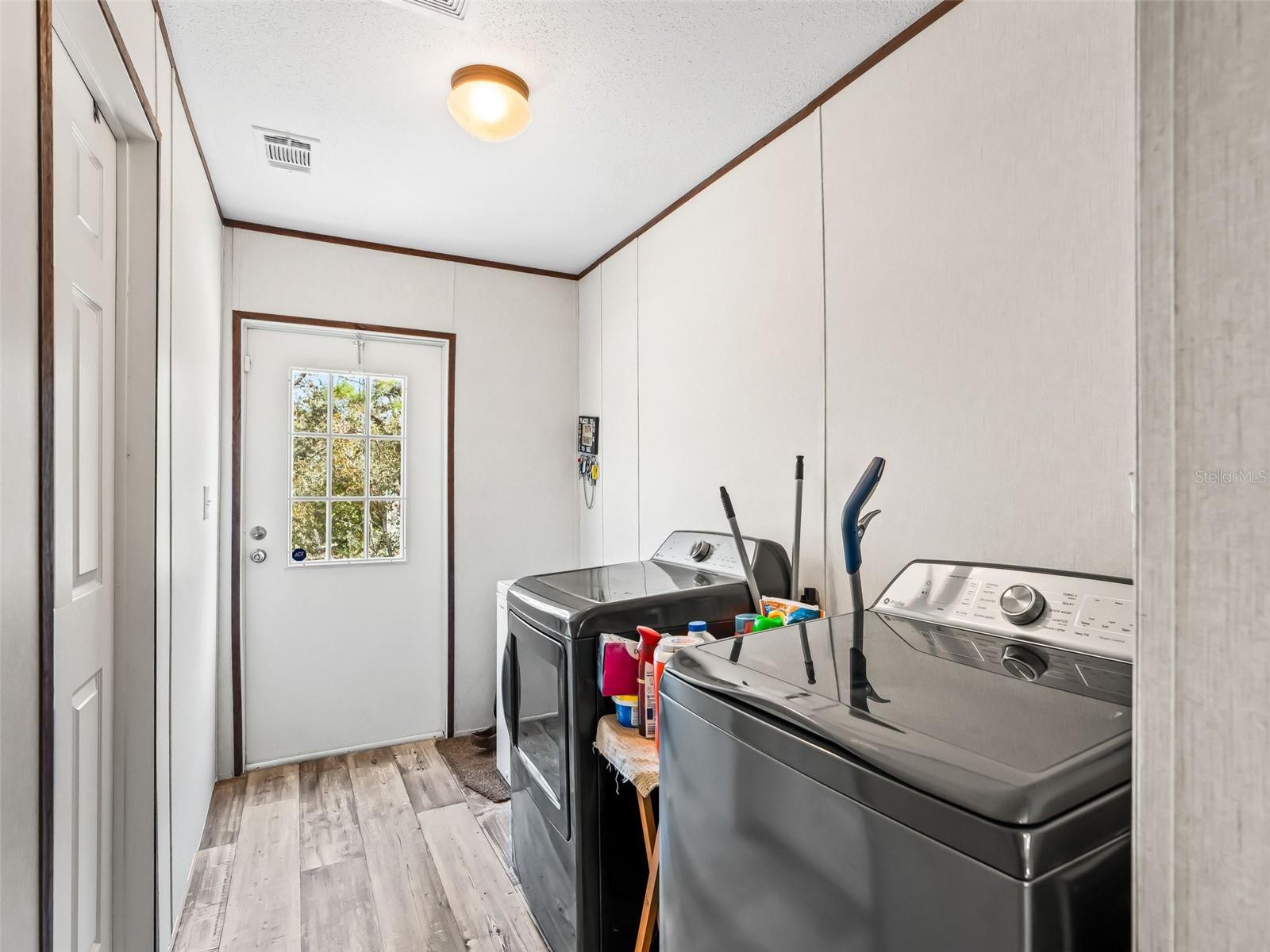 Image 28 of 38 For 16610 53rd Place