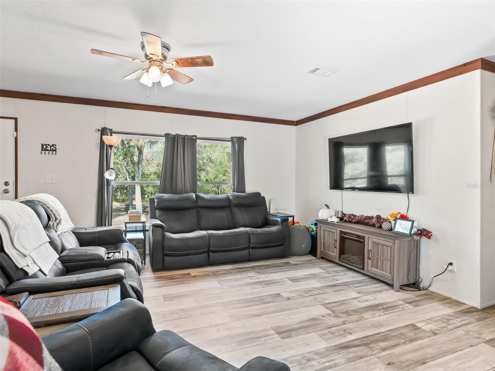 Image 4 of 38 For 16610 53rd Place