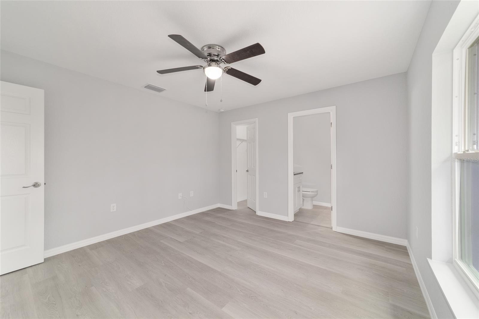 Image 28 of 44 For 20926 Robin Drive