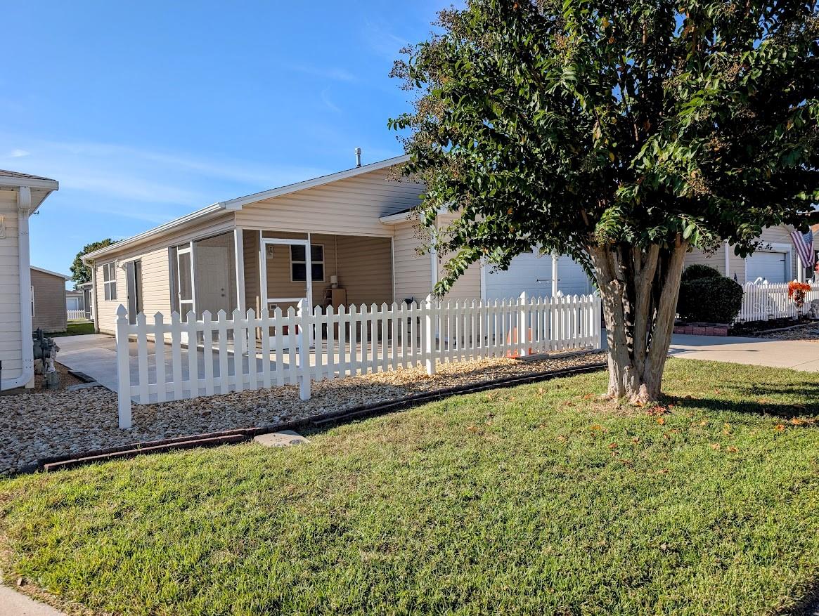 Image 4 of 18 For 2598 Hialeah Avenue