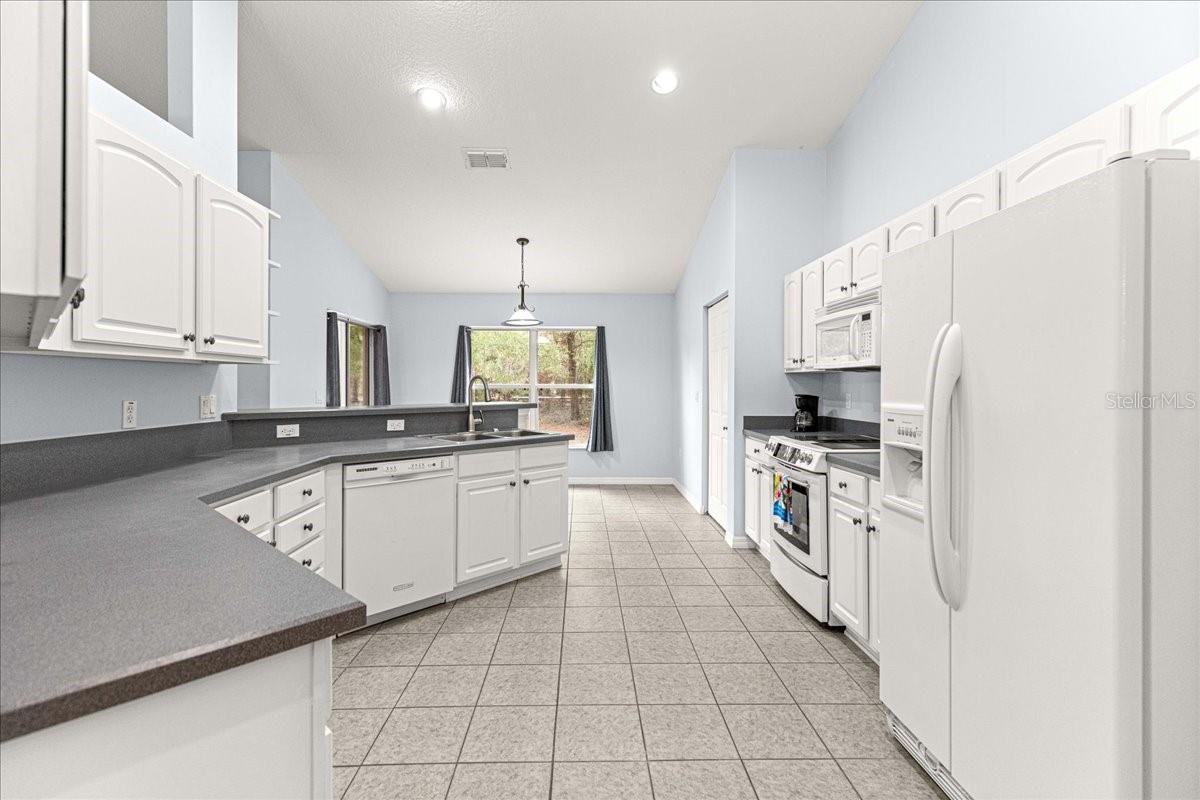 Image 12 of 62 For 21595 84th Loop