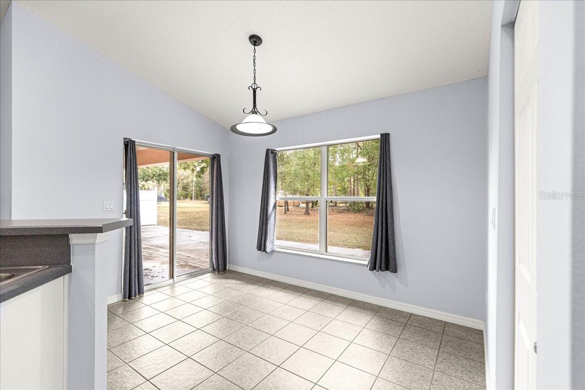 Image 17 of 62 For 21595 84th Loop