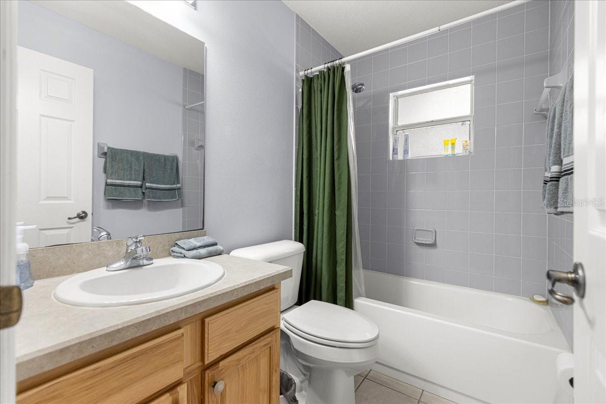 Image 27 of 62 For 21595 84th Loop