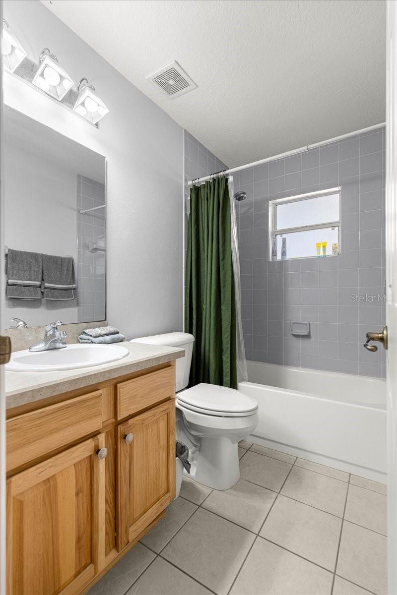 Image 28 of 62 For 21595 84th Loop