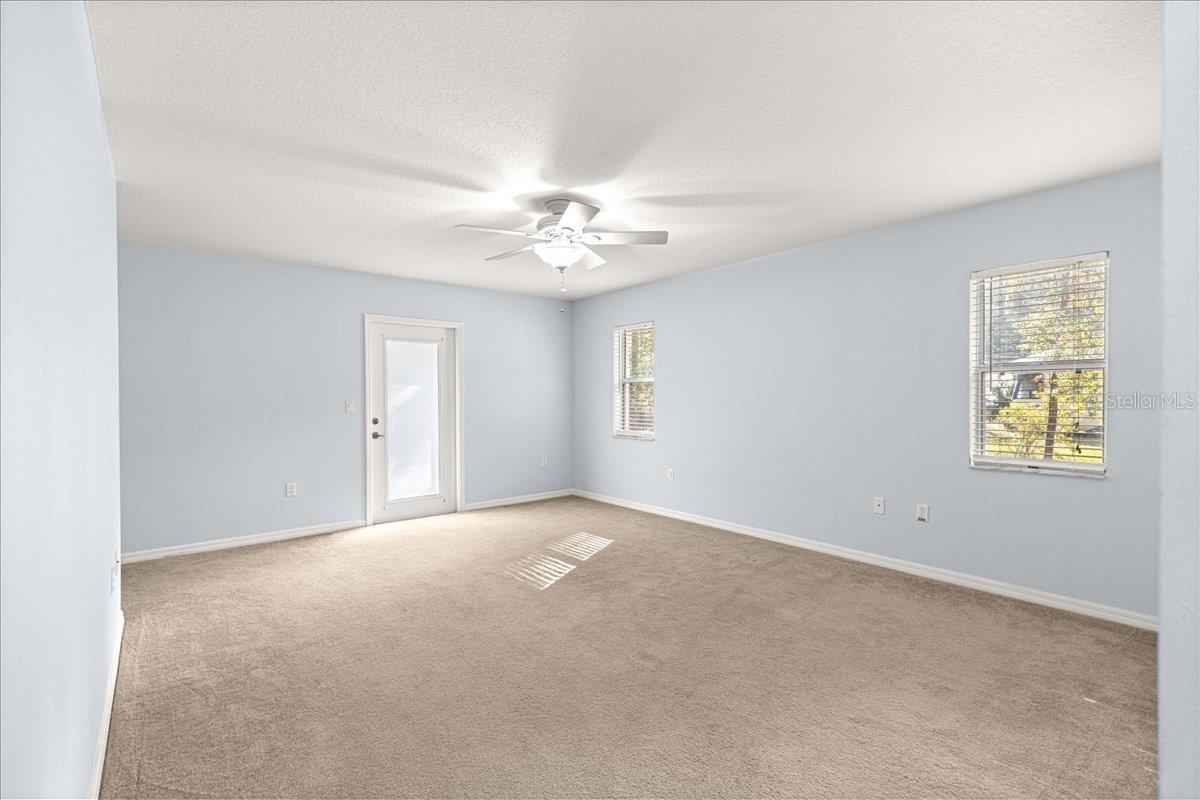 Image 31 of 62 For 21595 84th Loop