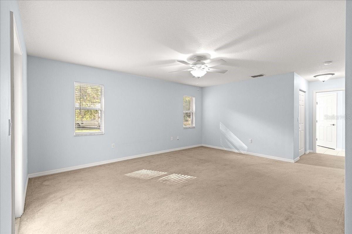 Image 33 of 62 For 21595 84th Loop