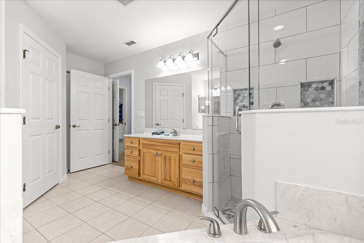 Image 36 of 62 For 21595 84th Loop