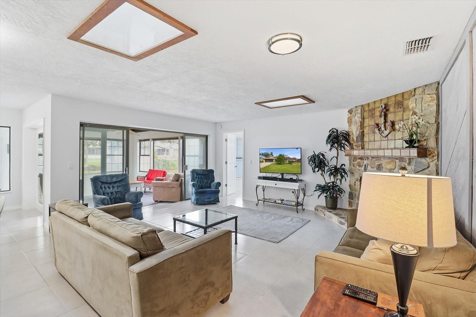 Image 15 of 79 For 11721 Riverhaven Drive