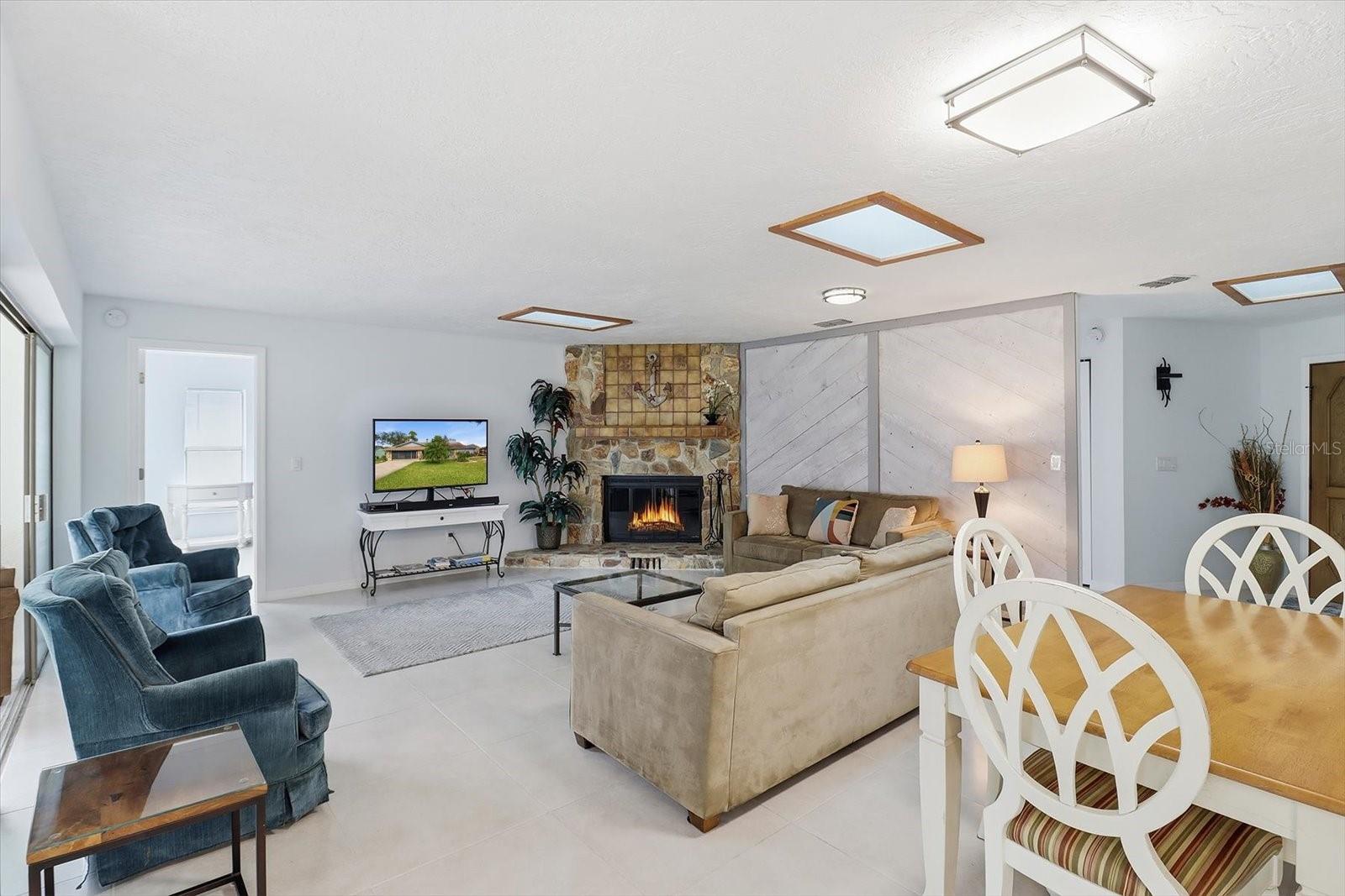 Image 16 of 79 For 11721 Riverhaven Drive