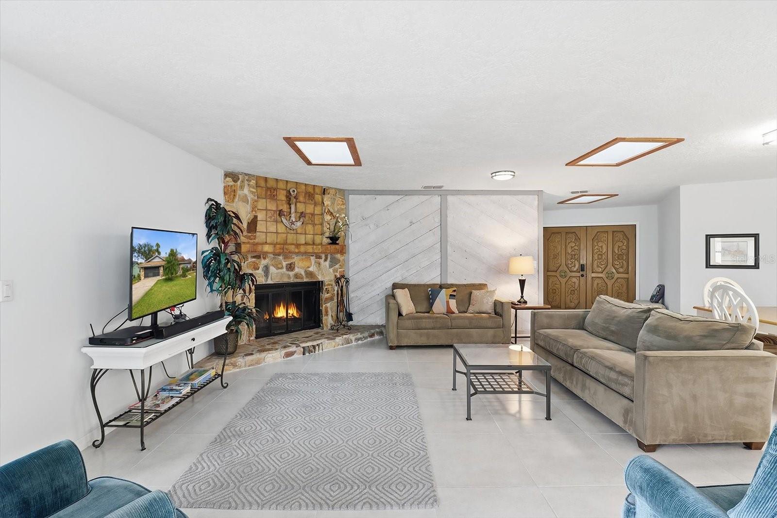 Image 17 of 79 For 11721 Riverhaven Drive