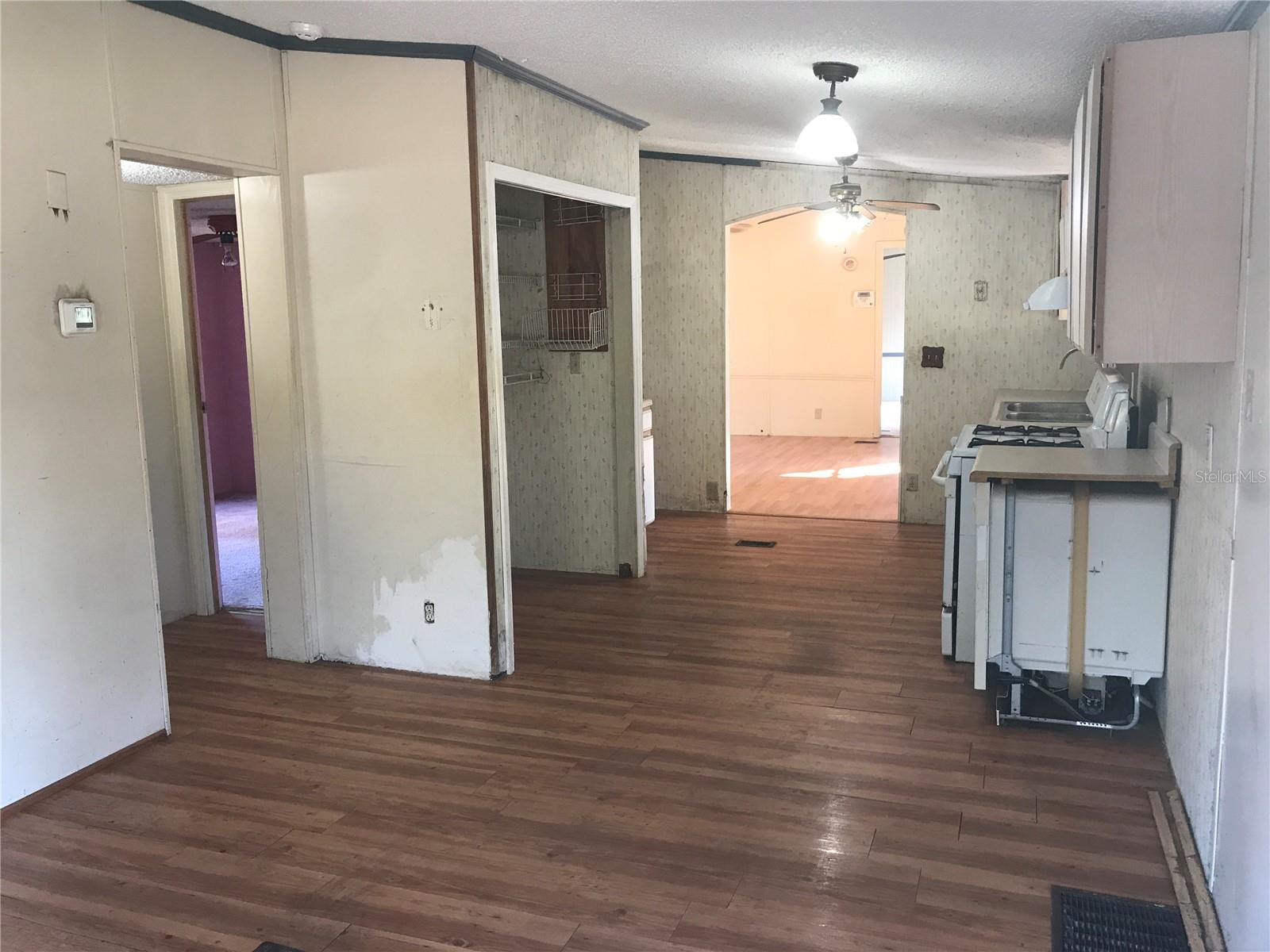 Image 13 of 32 For 11821 123rd Avenue