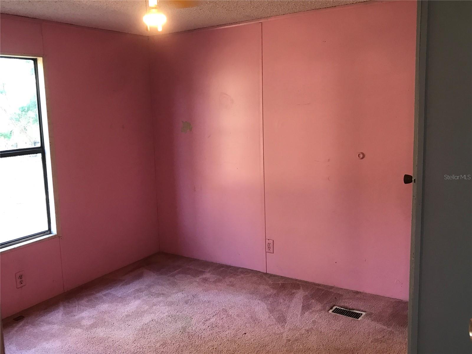 Image 14 of 32 For 11821 123rd Avenue