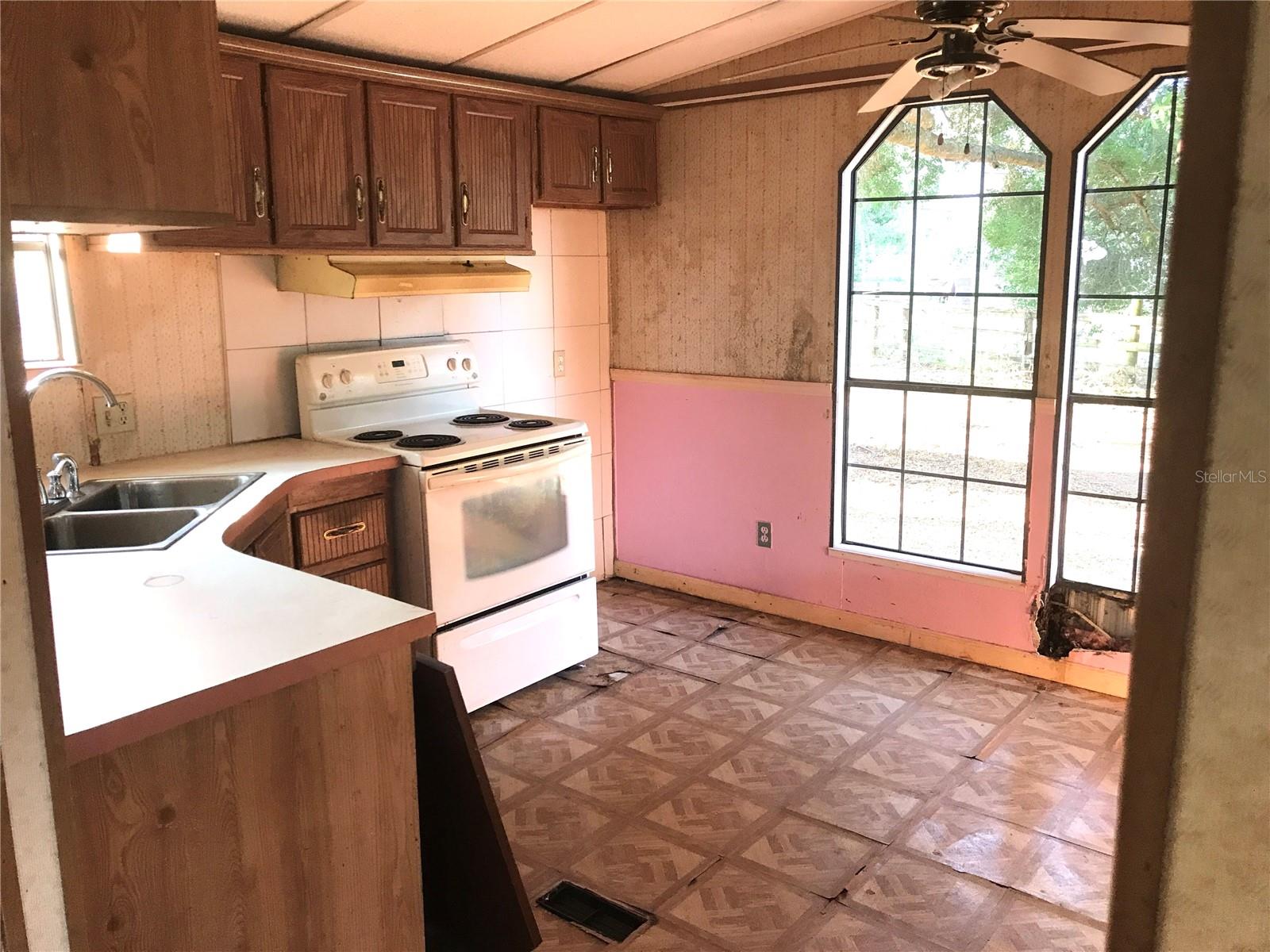 Image 25 of 32 For 11821 123rd Avenue