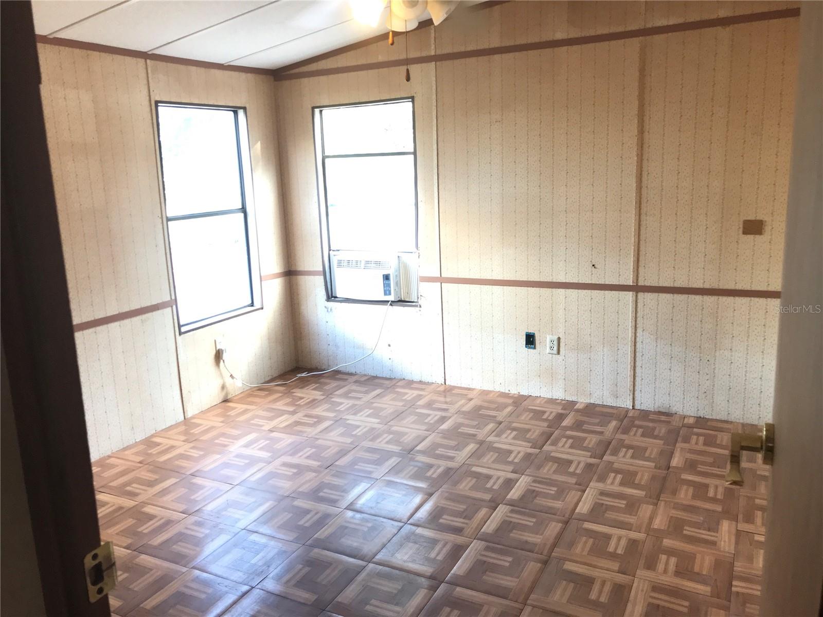 Image 27 of 32 For 11821 123rd Avenue