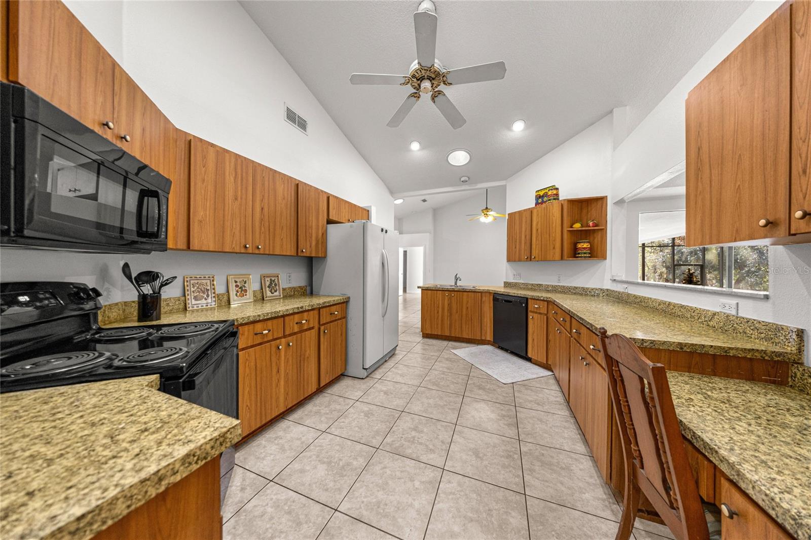 Listing photo id 10 for 9600 Holyoak Terrace