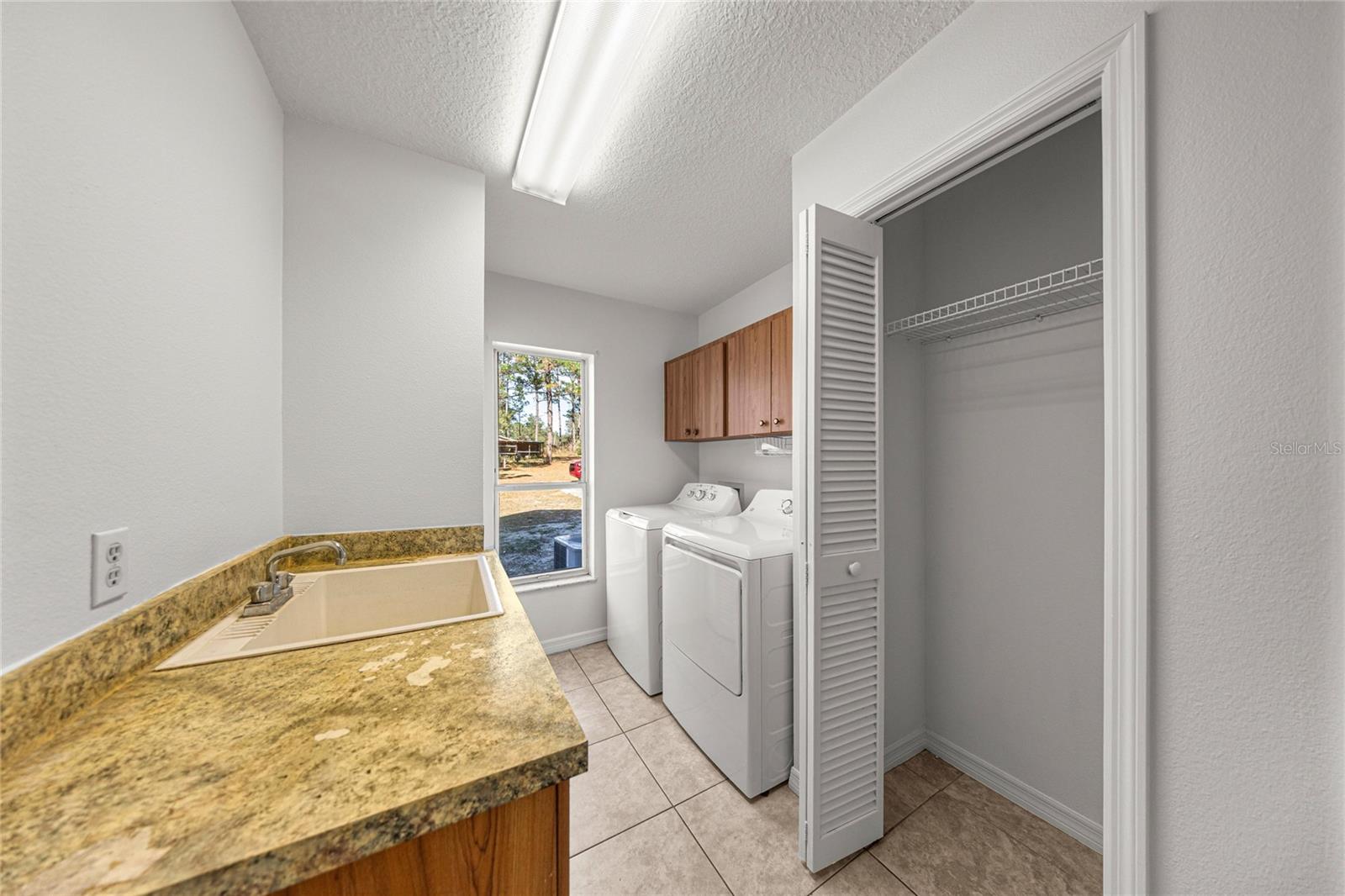 Listing photo id 11 for 9600 Holyoak Terrace