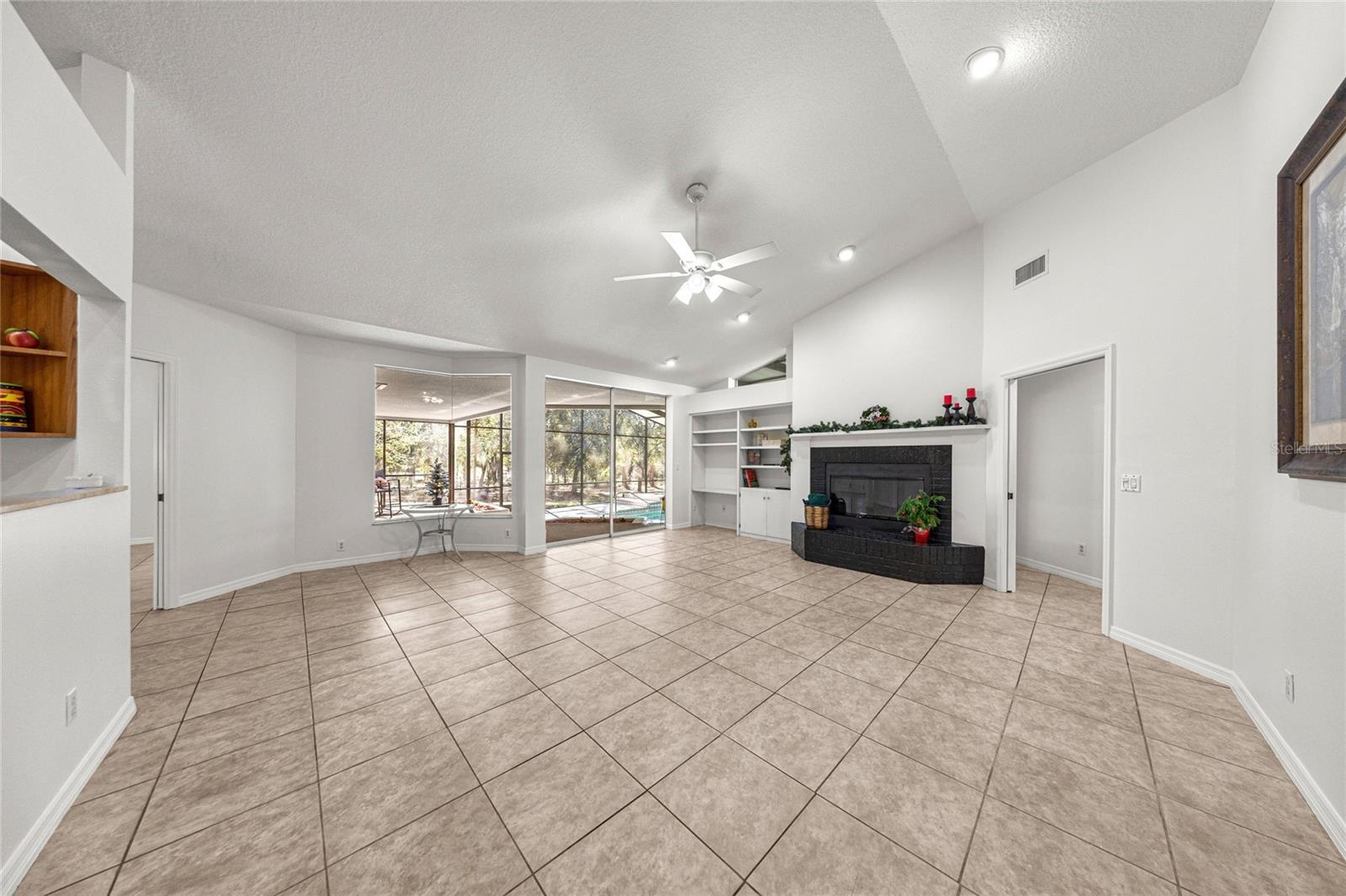 Listing photo id 13 for 9600 Holyoak Terrace